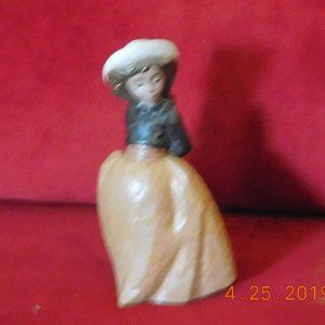 NAO LLADRO GRES -  GIRL W/ HAT
